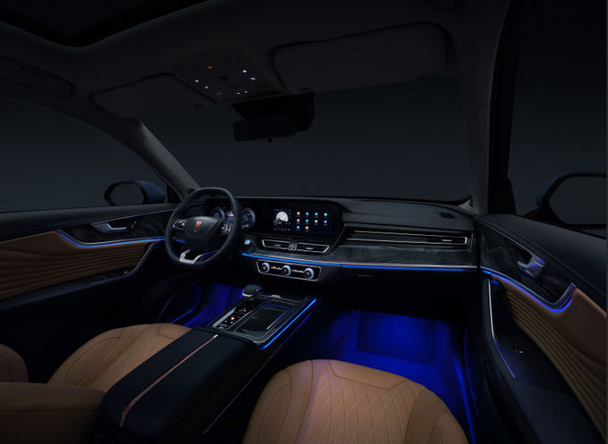 รถสปอร์ตพูลฮองกีสีฟ้า 185kw 5 ที่นั่งเบนซินฮองกี Suv 10