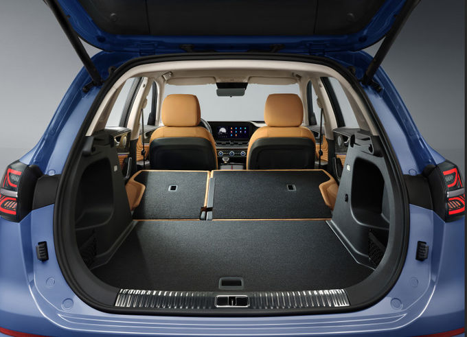 รถสปอร์ตพูลฮองกีสีฟ้า 185kw 5 ที่นั่งเบนซินฮองกี Suv 6