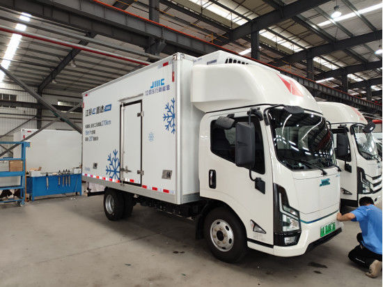 167hp 227hp Jiangling รถบรรทุกเย็น ไดเซล ดริเวอร์หลัง 4×2 2