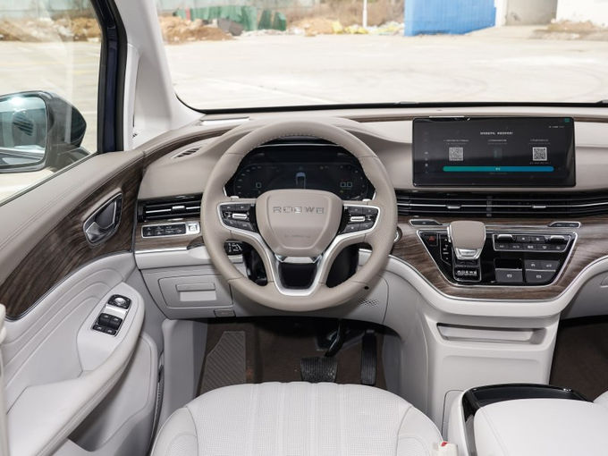 Roewe รถยนต์ขนาดใหญ่ มินิแวน MPV Vans แบนซิน 7 ที่นั่ง 4x2 เครื่องส่งอัตโนมัติ 4