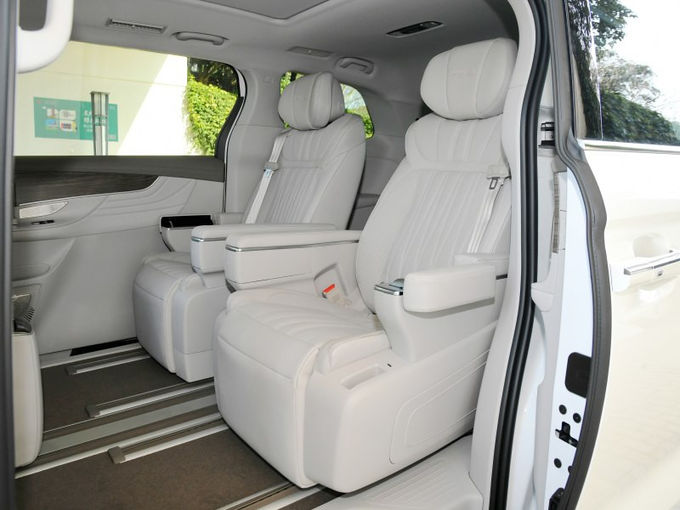 Roewe รถยนต์ขนาดใหญ่ มินิแวน MPV Vans แบนซิน 7 ที่นั่ง 4x2 เครื่องส่งอัตโนมัติ 6