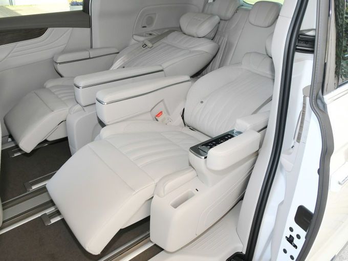 Roewe รถยนต์ขนาดใหญ่ มินิแวน MPV Vans แบนซิน 7 ที่นั่ง 4x2 เครื่องส่งอัตโนมัติ 9