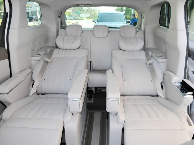 Roewe รถยนต์ขนาดใหญ่ มินิแวน MPV Vans แบนซิน 7 ที่นั่ง 4x2 เครื่องส่งอัตโนมัติ 8