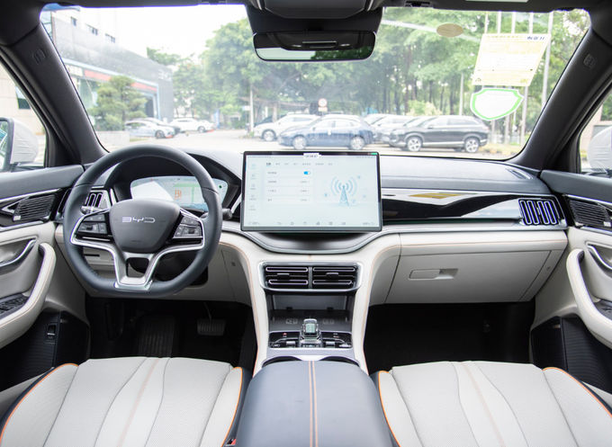 BYD Plug In Hybrid Urban Vehicle รถยนต์ 5 ที่นั่ง 4×2 เครื่องส่งอัตโนมัติ 6