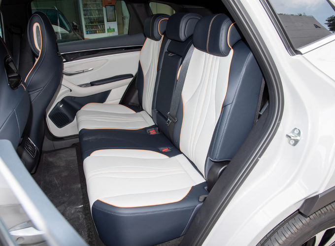 BYD Plug In Hybrid Urban Vehicle รถยนต์ 5 ที่นั่ง 4×2 เครื่องส่งอัตโนมัติ 8