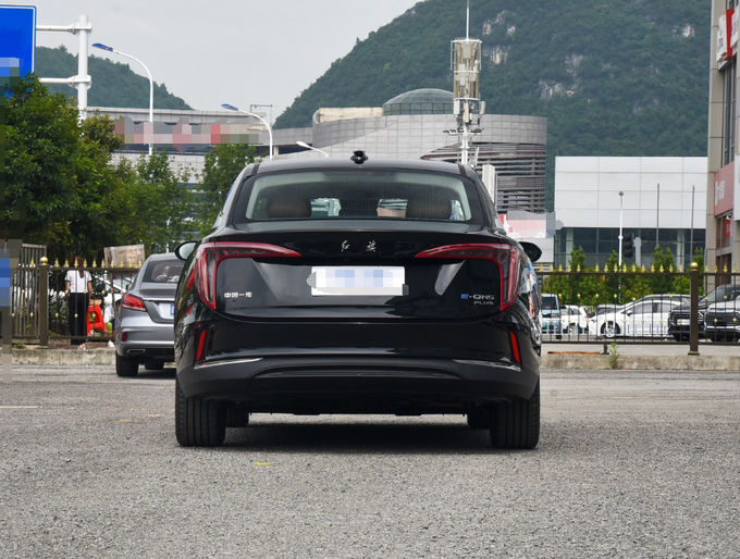 ฮ่องกี อิเล็กทริก EV Car 140Kw 5 ที่นั่ง อิเล็กทริก Car ล้อหน้าขับดํา 3