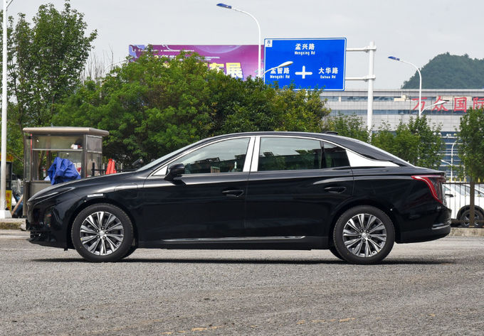 ฮ่องกี อิเล็กทริก EV Car 140Kw 5 ที่นั่ง อิเล็กทริก Car ล้อหน้าขับดํา 5