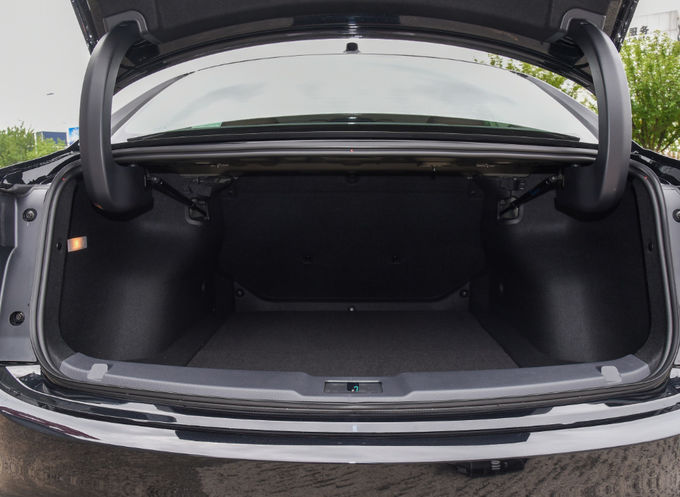 ฮ่องกี อิเล็กทริก EV Car 140Kw 5 ที่นั่ง อิเล็กทริก Car ล้อหน้าขับดํา 11