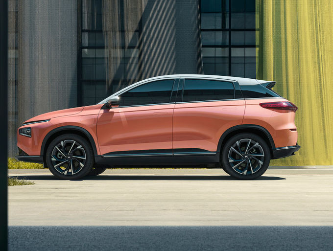 Xpeng G3 Suv รถไฟฟ้า 5 ที่นั่ง ขับสองล้อ 4×2 สีขาว ส้ม 3