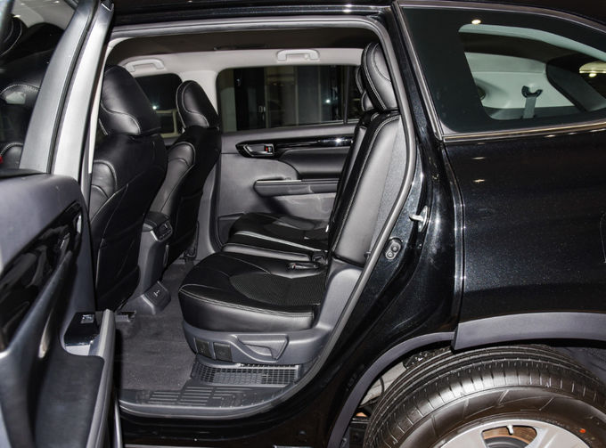 โตโยต้า ไฮแลนเดอร์ SUV รถขับน้ํามัน 7 ที่นั่ง ไฮแลนเดอร์ Suv 8